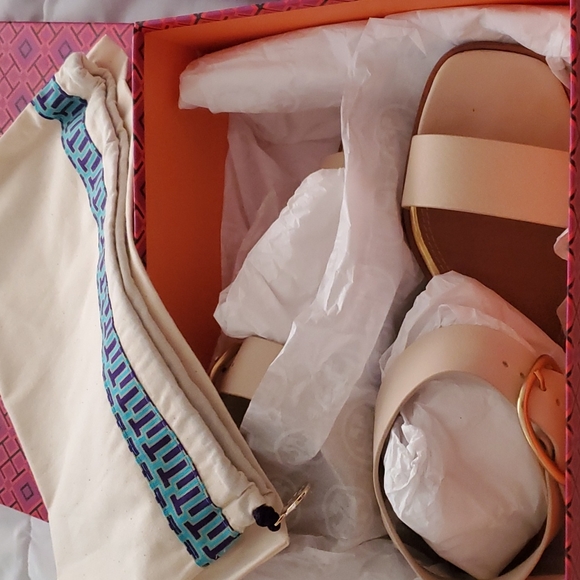 Tory Burch Shelby flat sandal calf leather, wide - Picture 3 of 5